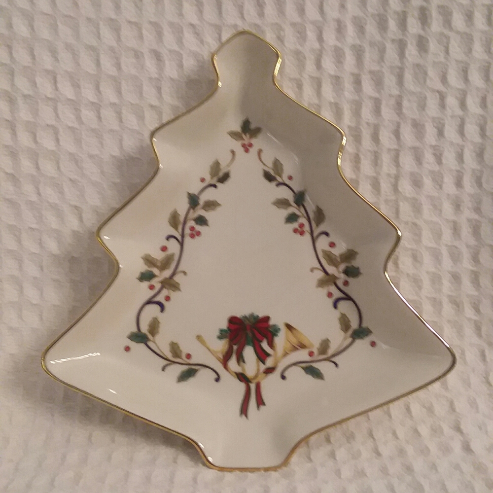 Mikasa Fine Porcelain Christmas Tree Dish
